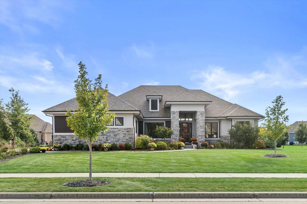 235 Four Winds Ct, Hartland