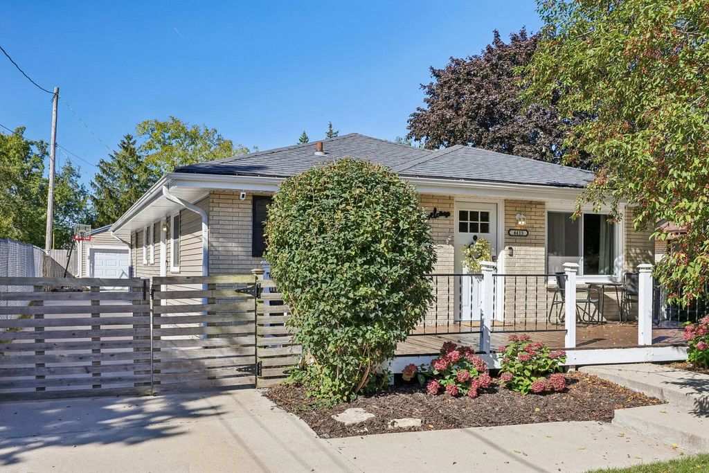 4415 S Iowa Ave, Saint Francis