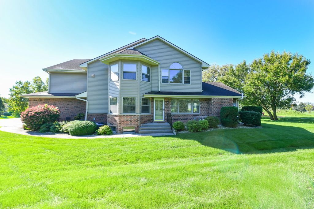 110 Eagle Pointe Dr 3a, Delavan