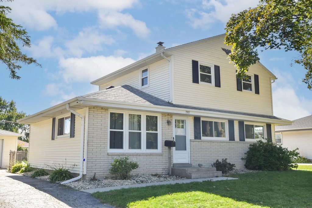 7801 W Clovernook St, Milwaukee
