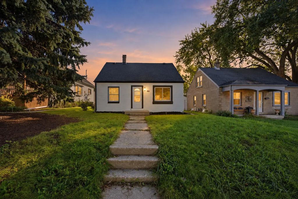 4170 S 5th Pl, Milwaukee