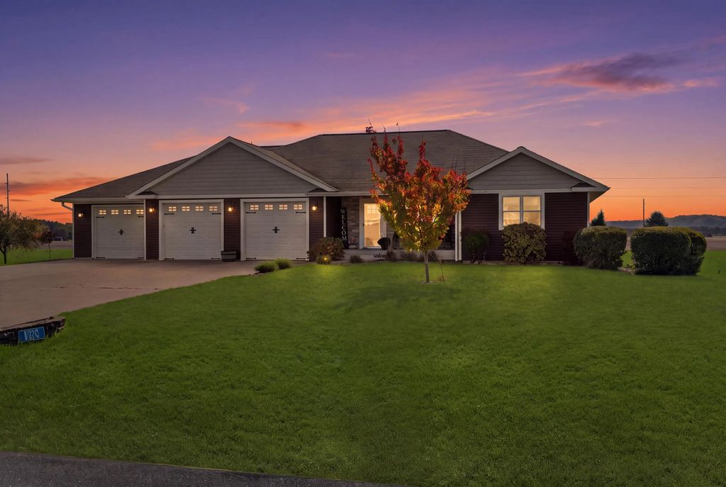 N12921 Larkspur Rd, Trempealeau