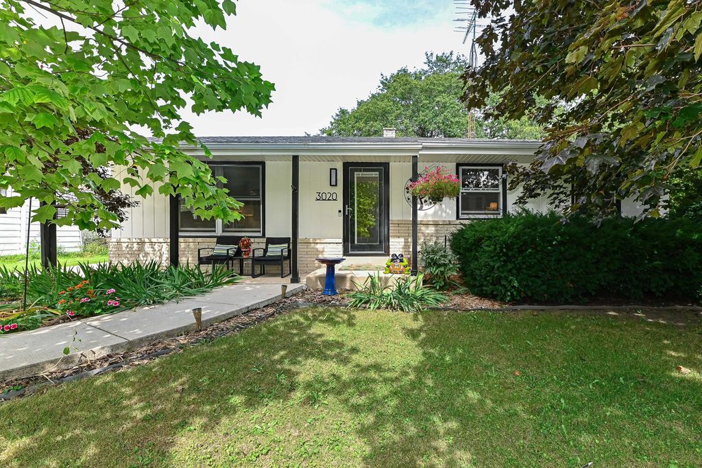 3020 Navajo Trl, Caledonia
