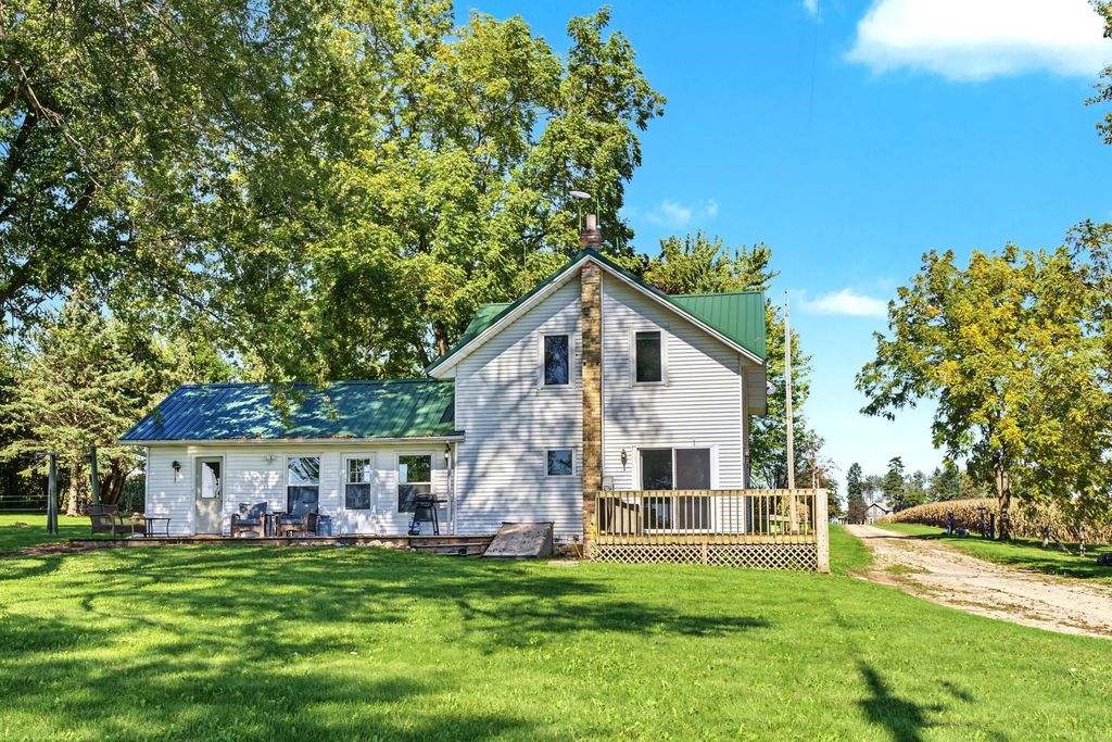 N7097 Nielson Ln, Milford