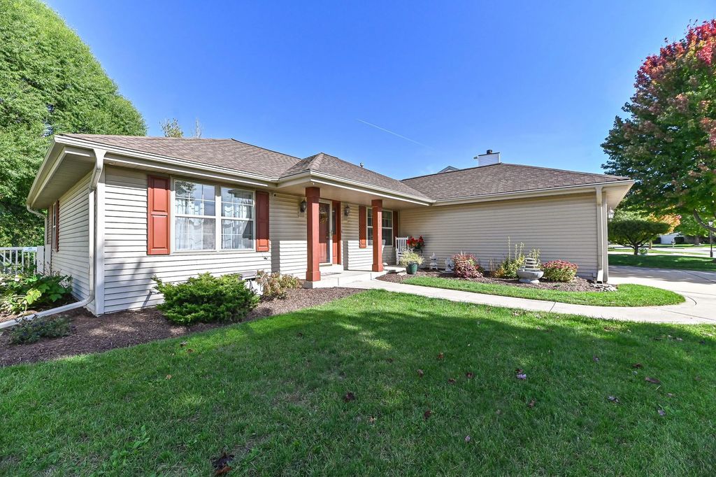 3632 Stillwater Cir, Waukesha