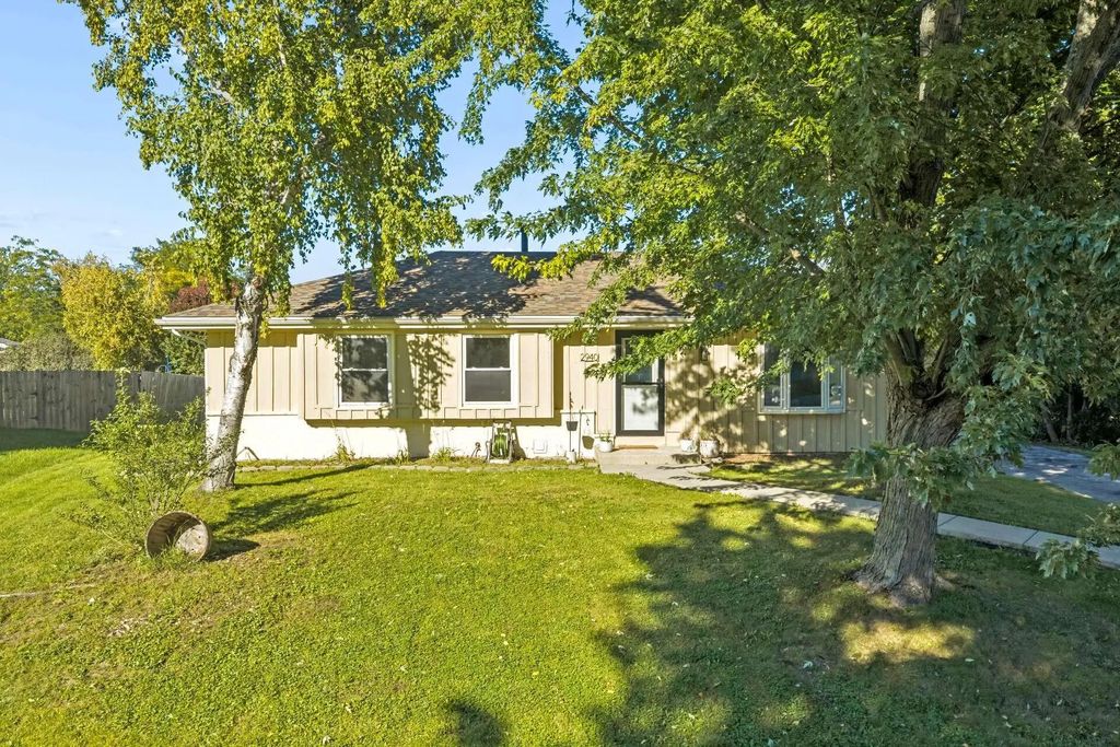 2940 Lake Vista Ct, Racine