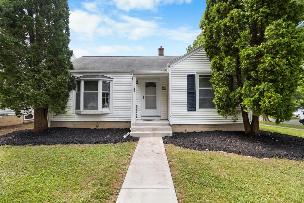 W63n399 Hillcrest Ave, Cedarburg