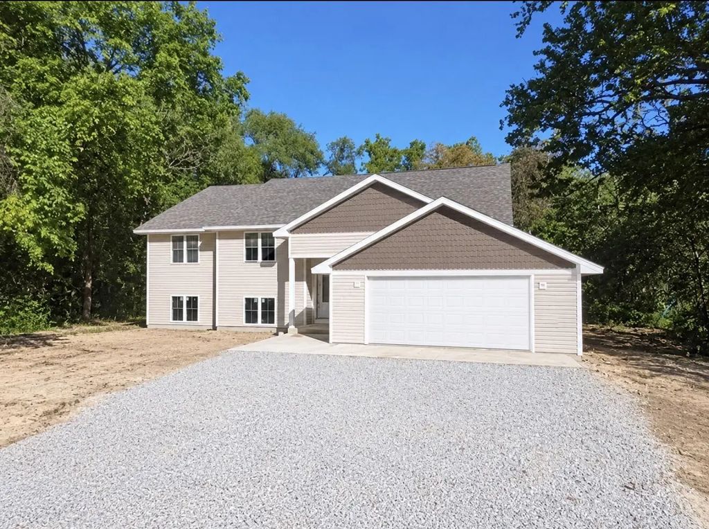 N7539 W Lakeshore Dr, Whitewater