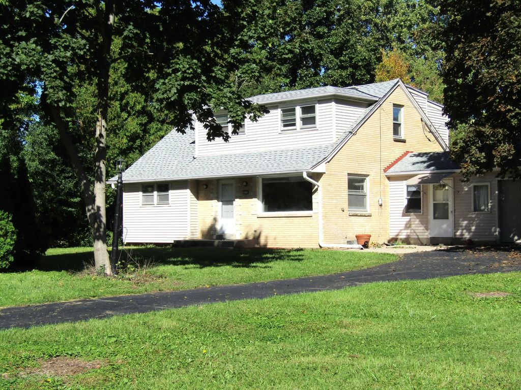 3320 W Bradley Rd, Brown Deer