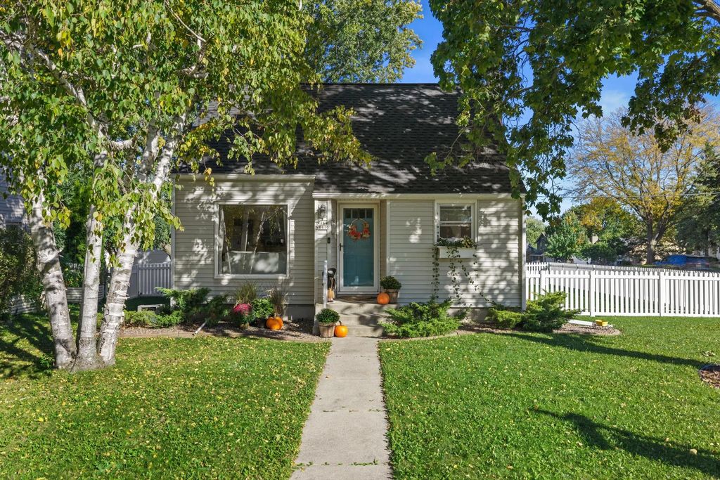 W164n8410 Hiawatha Ave, Menomonee Falls