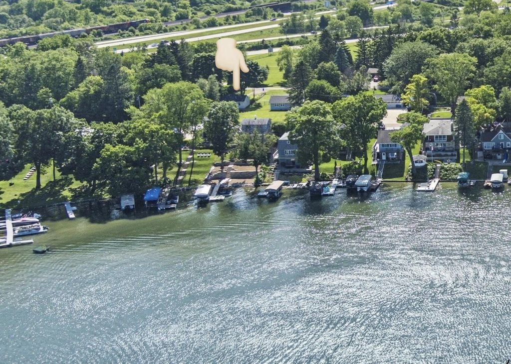 W342n4868 Oak Ln, Oconomowoc