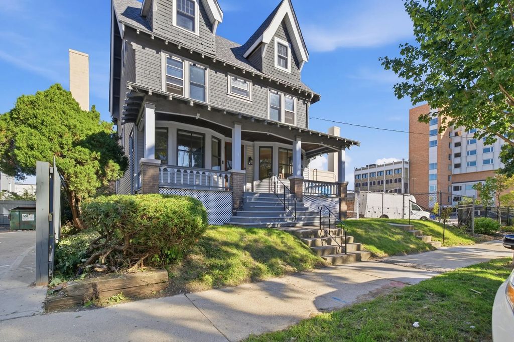 826 N 28th St, Milwaukee