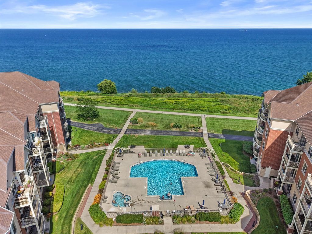 4120 S Lake Dr 265, Saint Francis