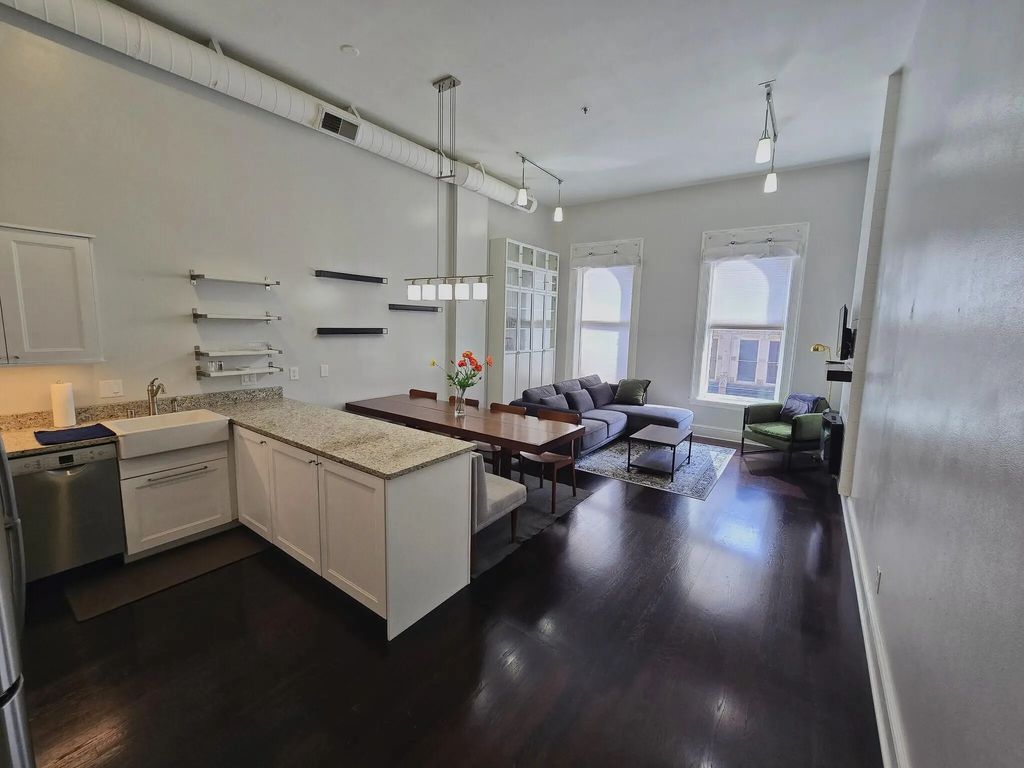 715 N Milwaukee St 302, Milwaukee