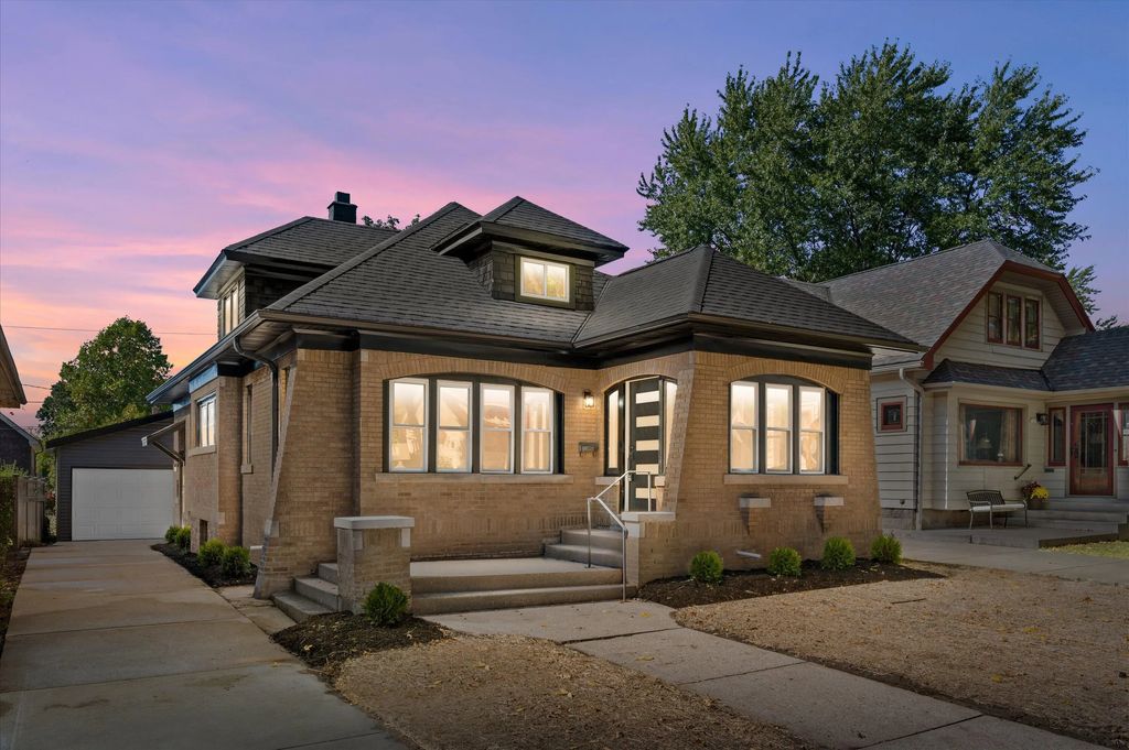 2519 N 66th St, Wauwatosa