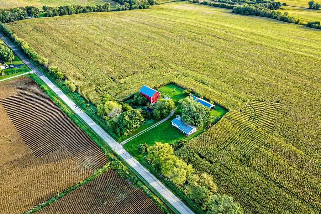 N7004 Faville Rd, Milford