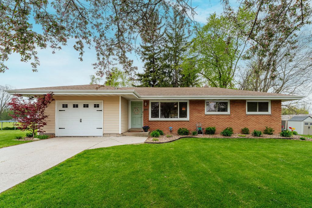 16401 W Addison Ave, New Berlin