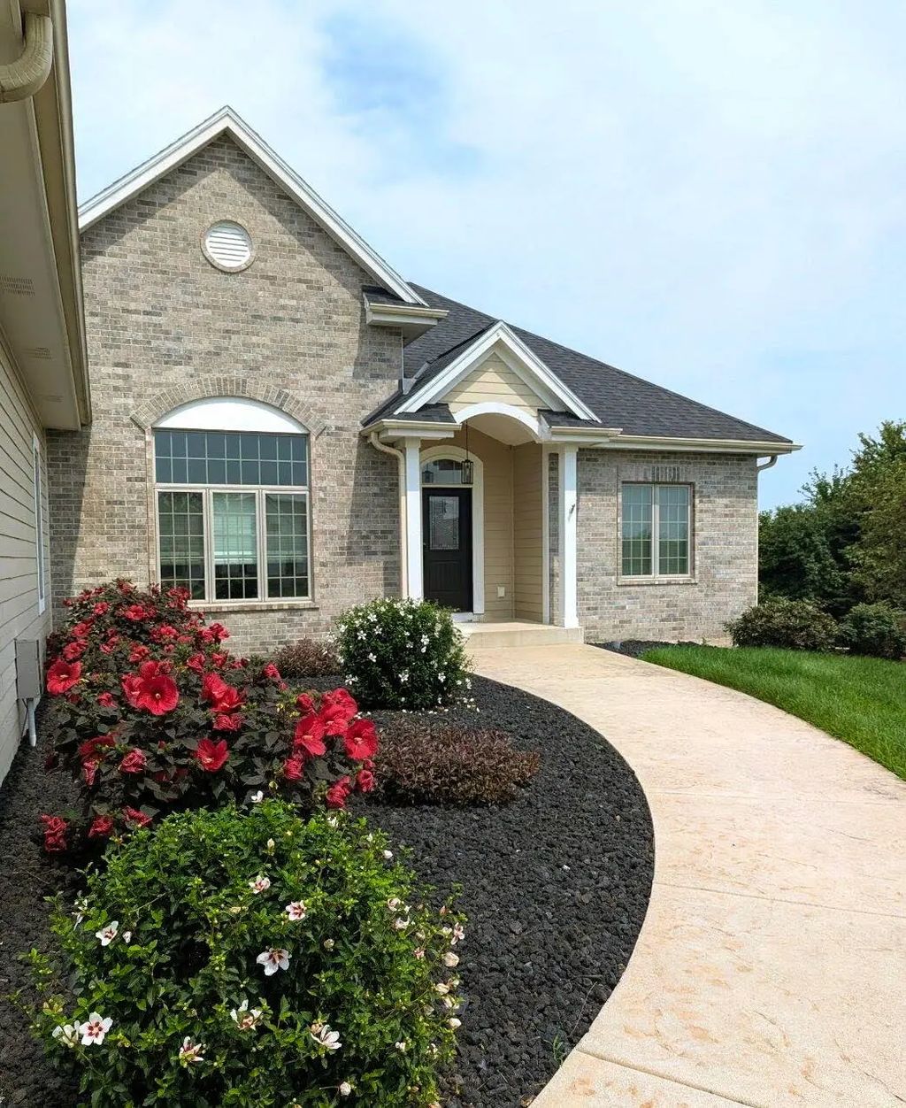5765 Stefanie Way, Caledonia