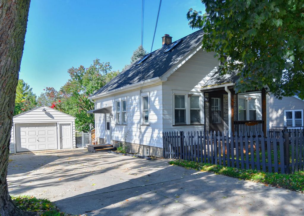 1462 Cleveland Ave, Waukesha