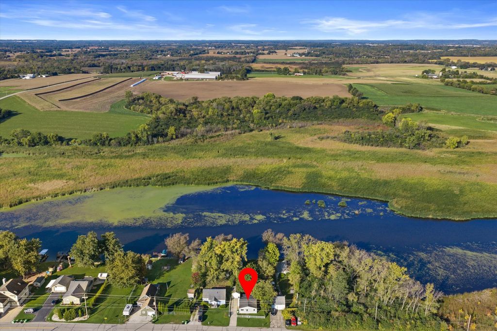 8012 Fox River Rd, Waterford