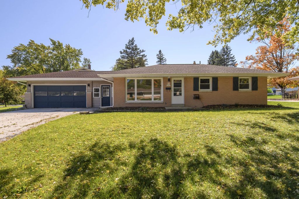 N87w17919 Queensway Ct, Menomonee Falls