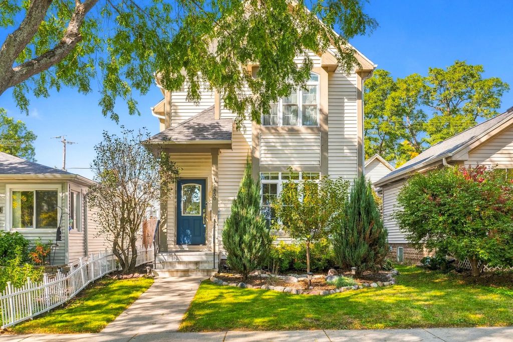1850 E Fernwood Ave, Milwaukee
