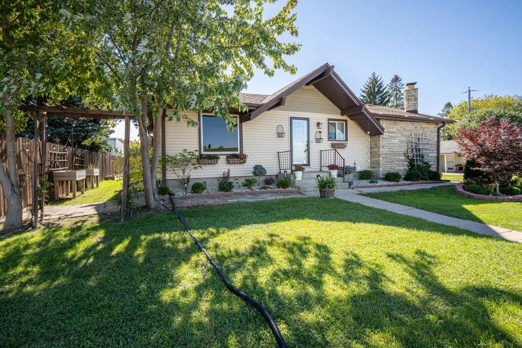 945 W Waterford Ave, Milwaukee