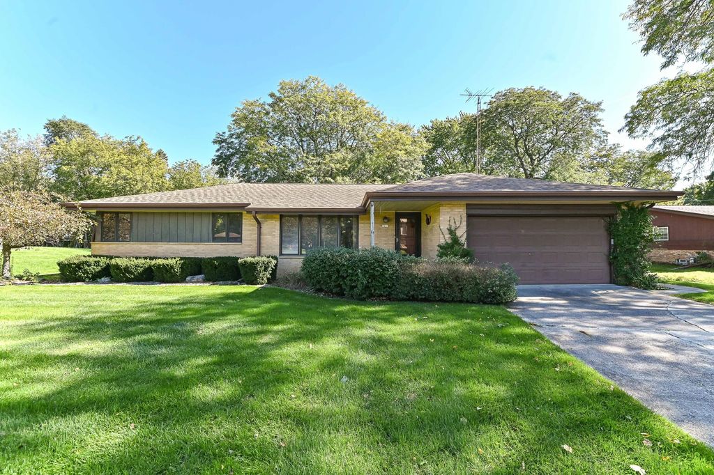 7684 S Logan Ave, Oak Creek