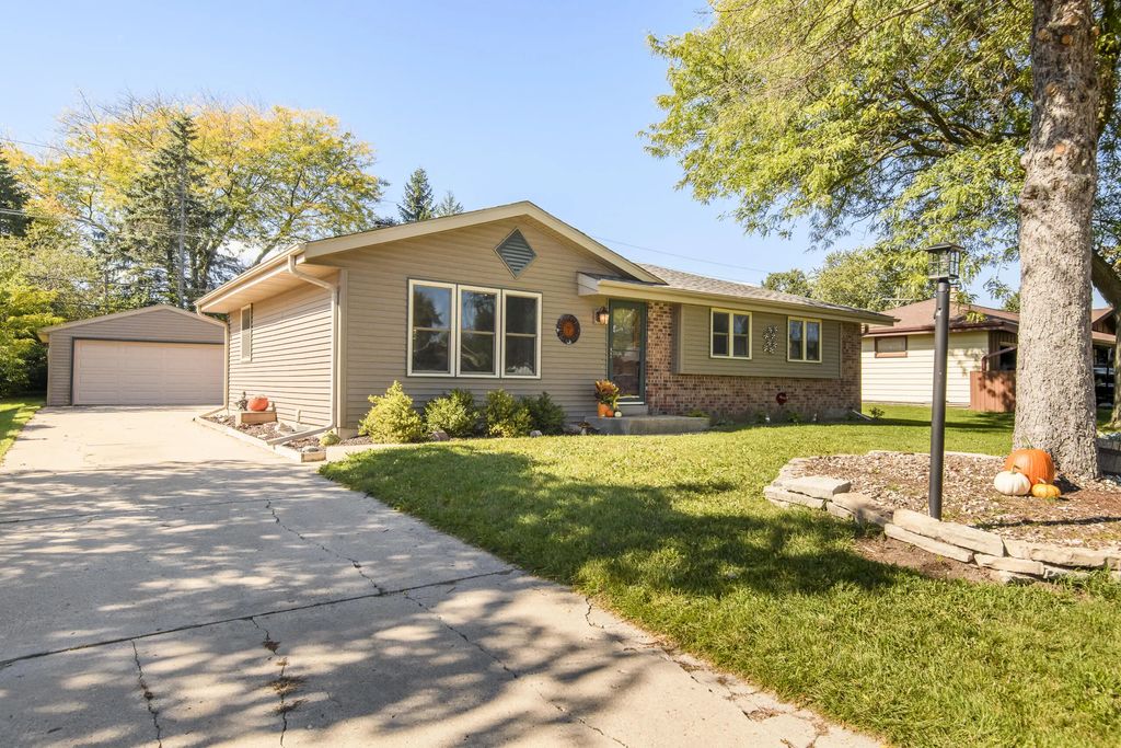 6185 S 38th St, Greenfield