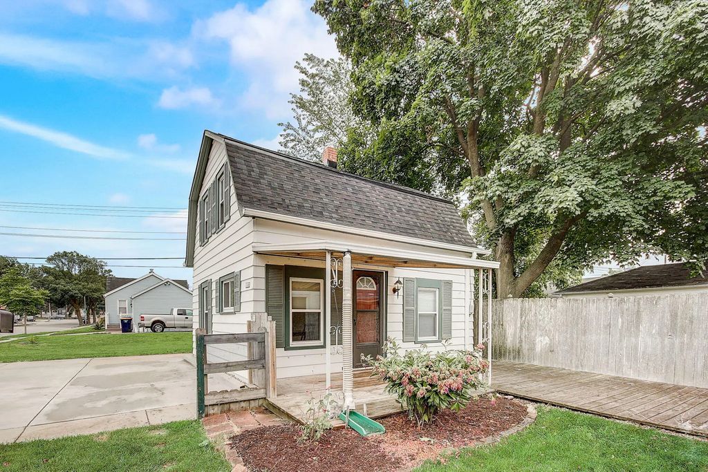 1106 S 110th St, West Allis