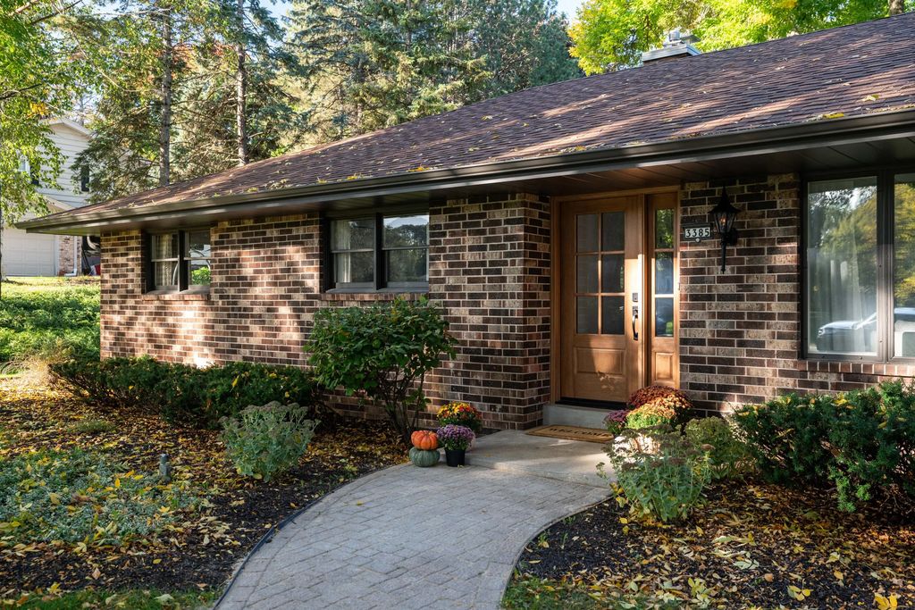 3385 Bradee Rd, Brookfield