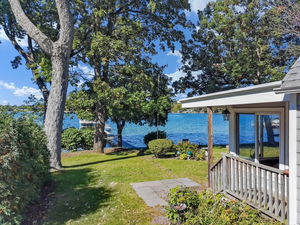 827 Shore Dr, Twin Lakes