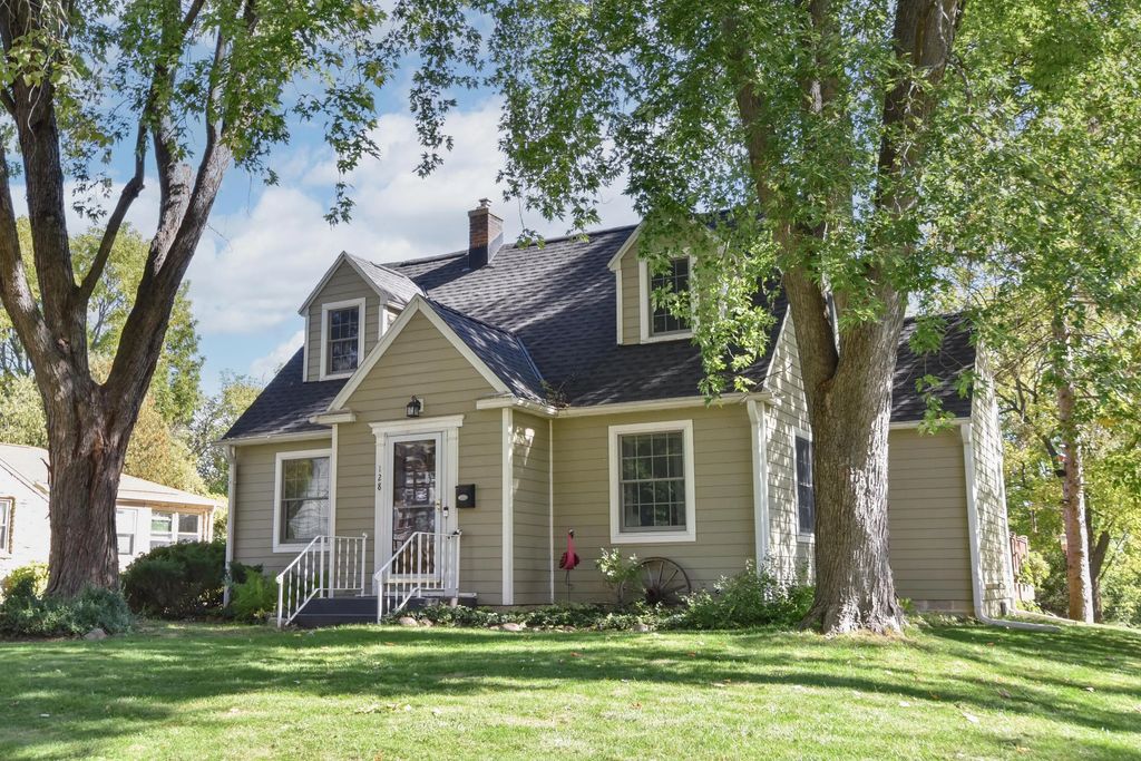 128 S Orchard St, Thiensville