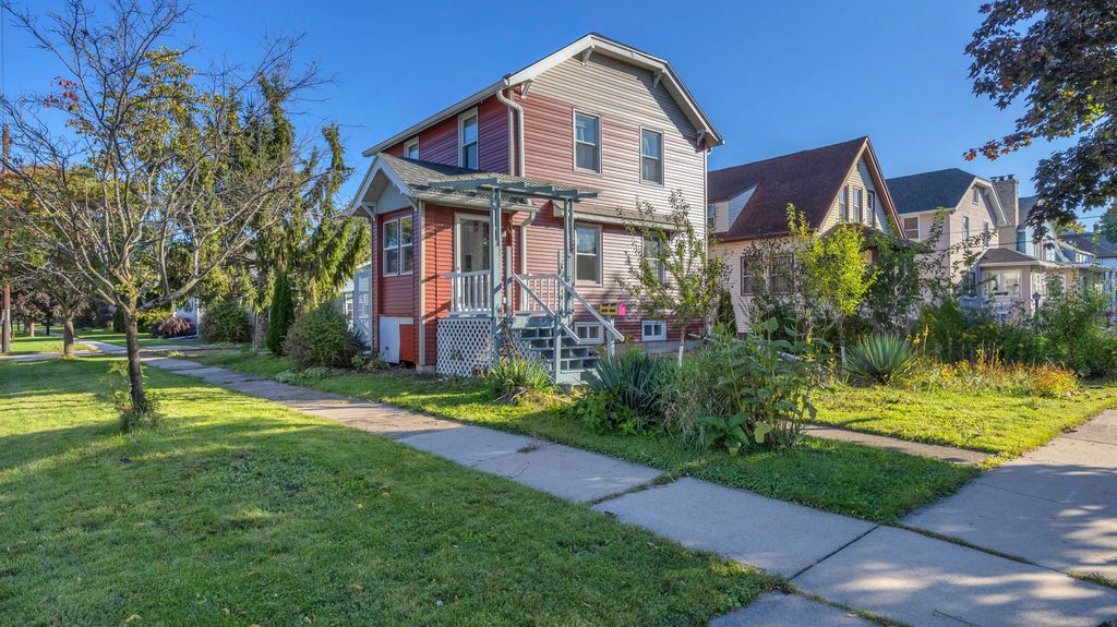 143 E Cotton St, Fond Du Lac