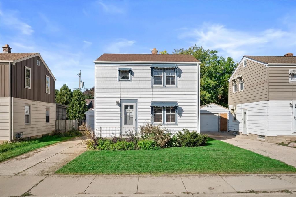 2759 S Humboldt Park Ct, Milwaukee