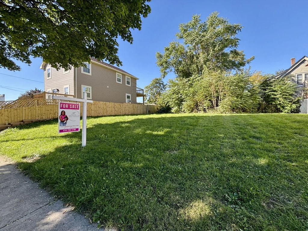 1829 N 31st St 1831, Milwaukee