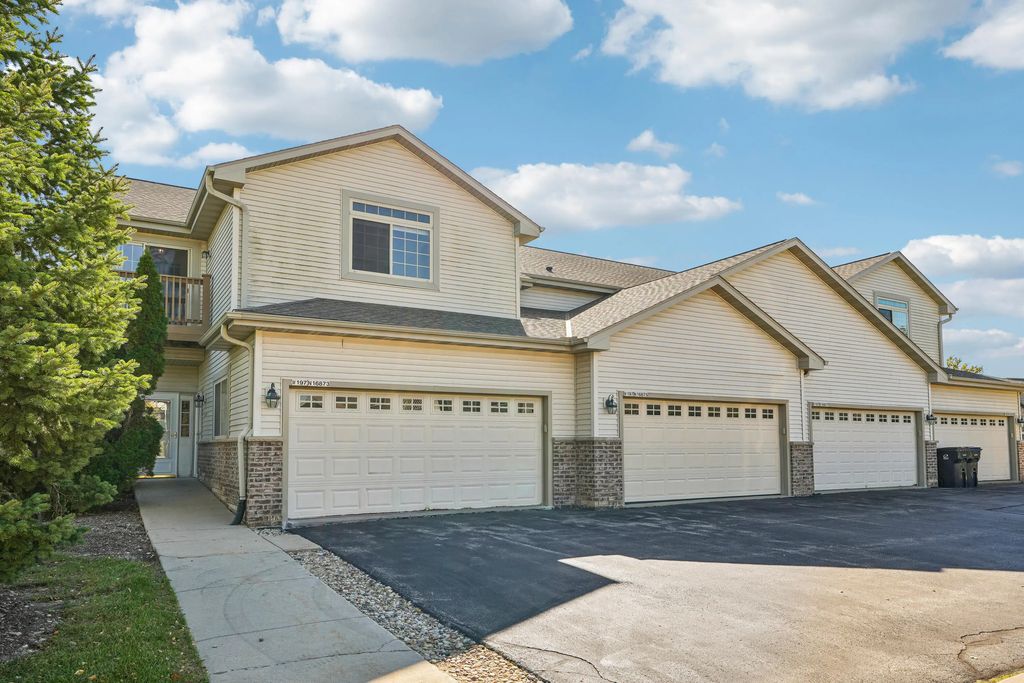 W197n16873 Stonewall Dr, Jackson