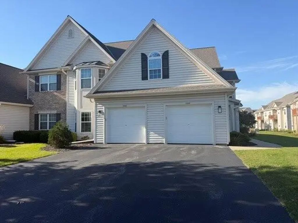 1850 Stoney Ln 419, Slinger