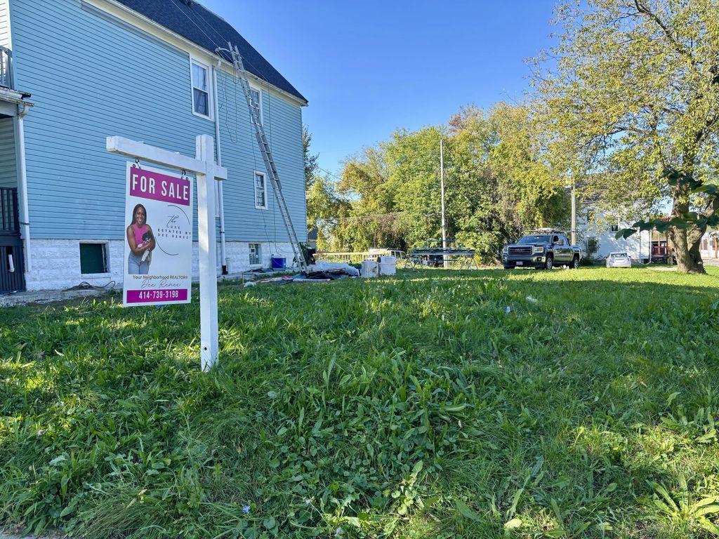 3075 N 29th St, Milwaukee