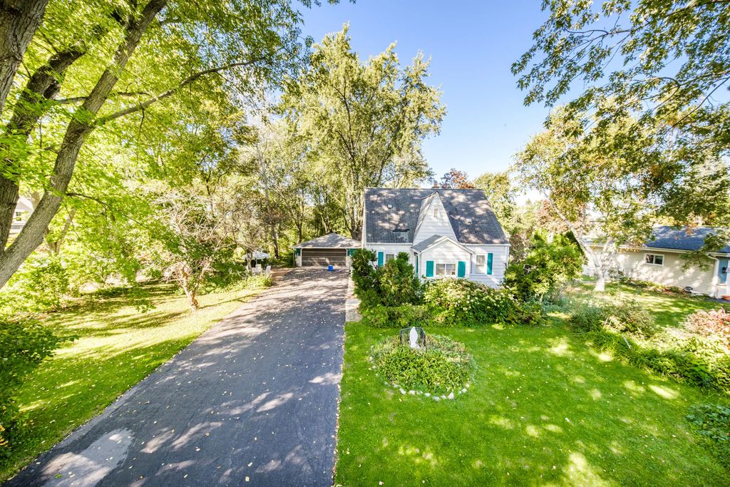 3285 Fiebrantz Dr, Brookfield
