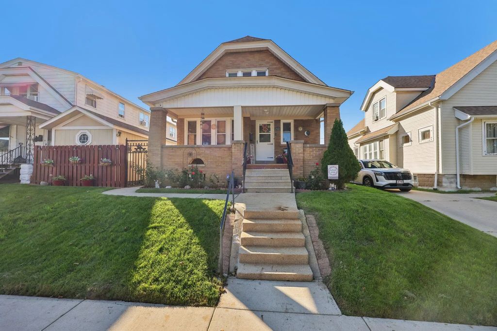 2923 S 15th Pl, Milwaukee