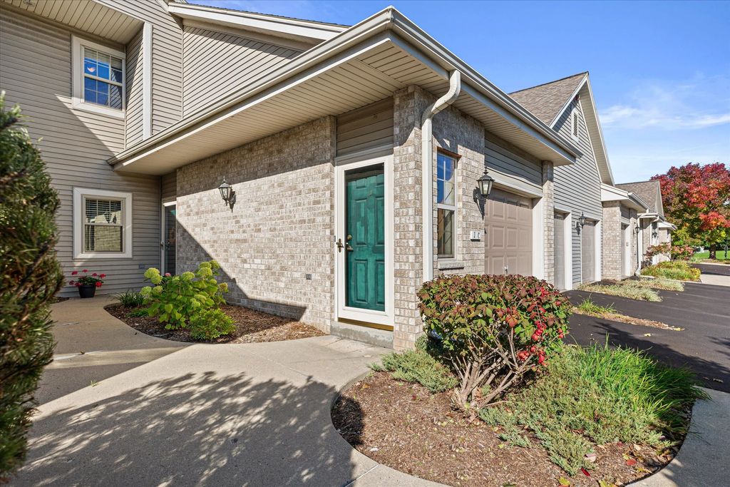 18725 Emerald Cir J, Brookfield