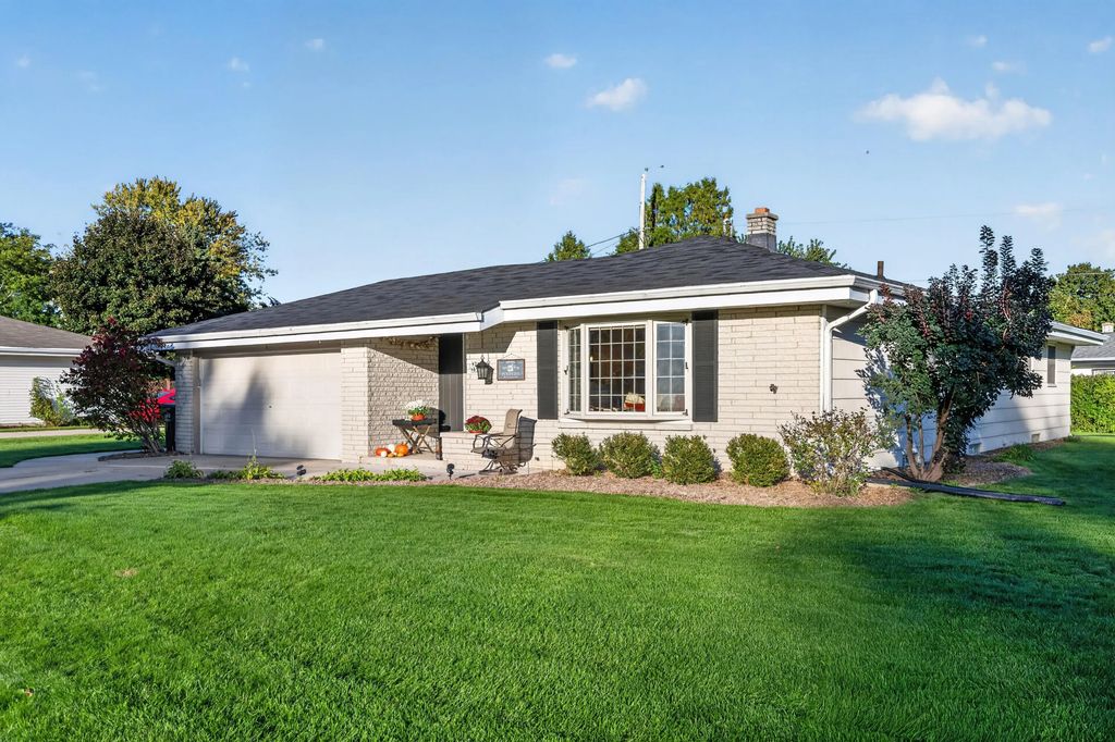 W244n6546 Westchester Dr, Sussex
