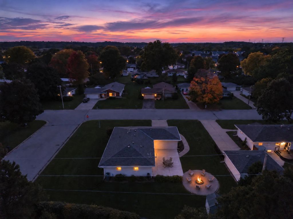 W244n6546 Westchester Dr, Sussex