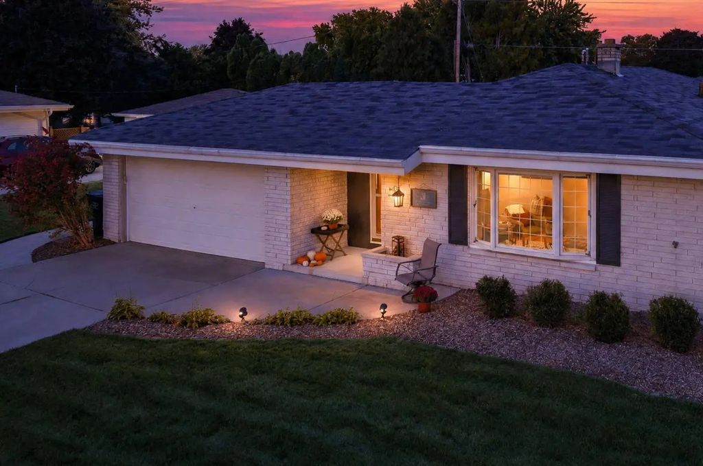 W244n6546 Westchester Dr, Sussex