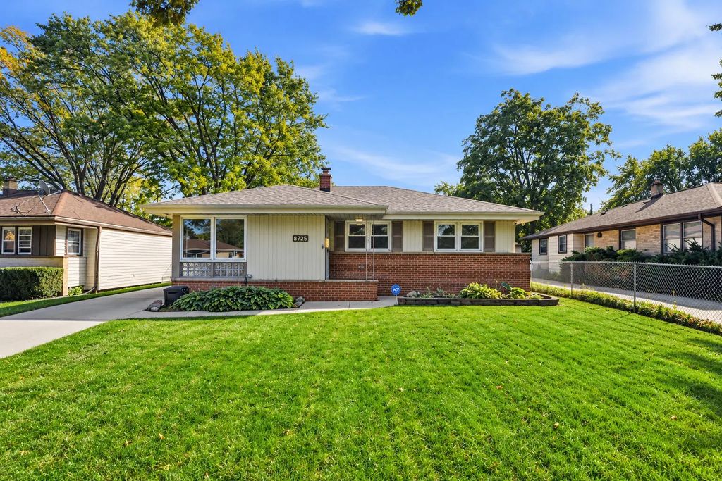 8725 W Palmetto Ave, Milwaukee