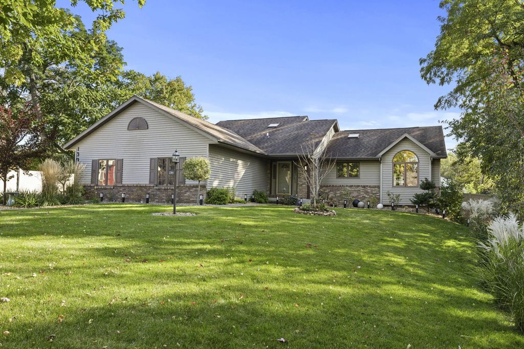 1395 Claudia Ave, La Crescent