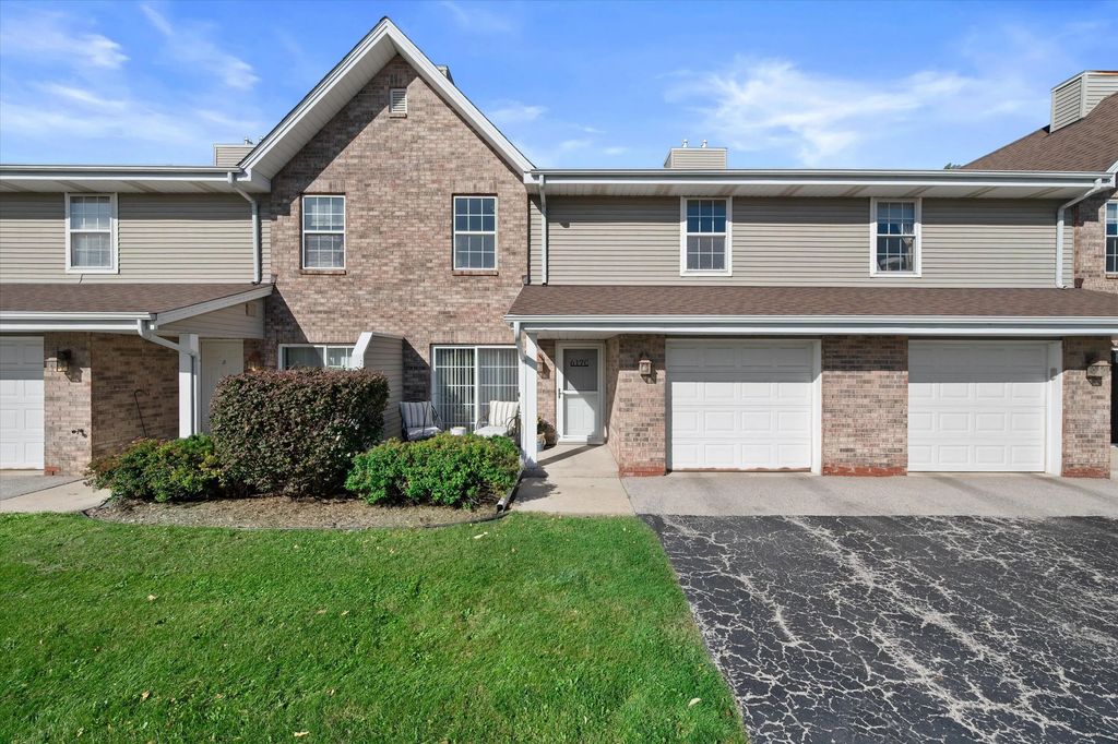 617 Westfield Way C, Pewaukee