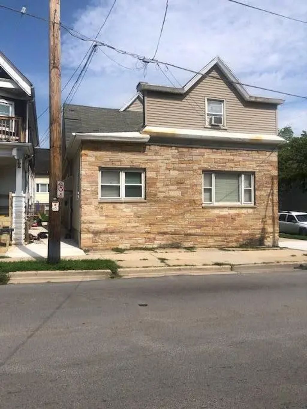 930 E Locust St, Milwaukee
