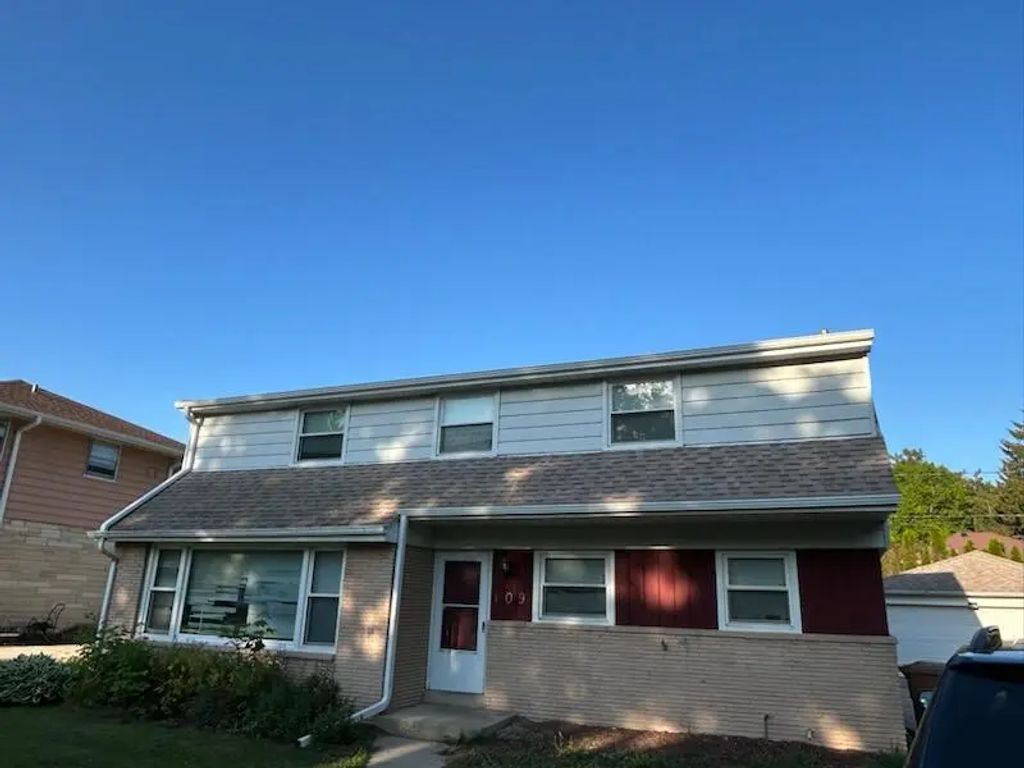 109 Brookdale Dr, South Milwaukee